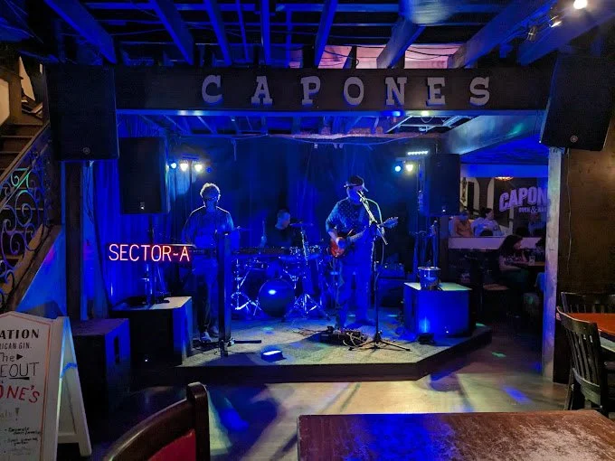 Capone’s Pizza Oven & Bar